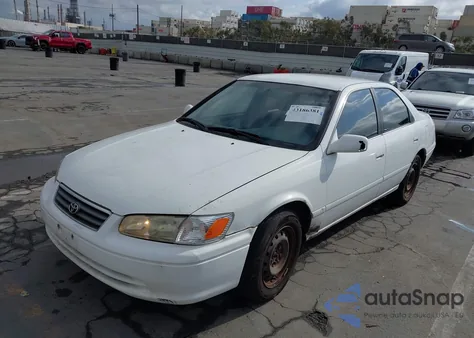 2000 Toyota Camry Le z USA, uszkodzony, nr VIN JT2BG22KXY0392052